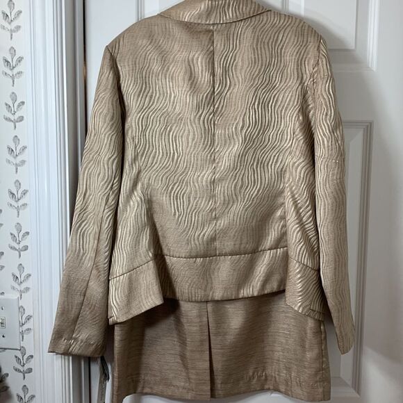 Stefani Studio Woman size 14W two piece skirt and jacket.  Goldfish/tanish - Picture 2 of 14